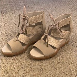 Joanie II Lace SOREL Wedges